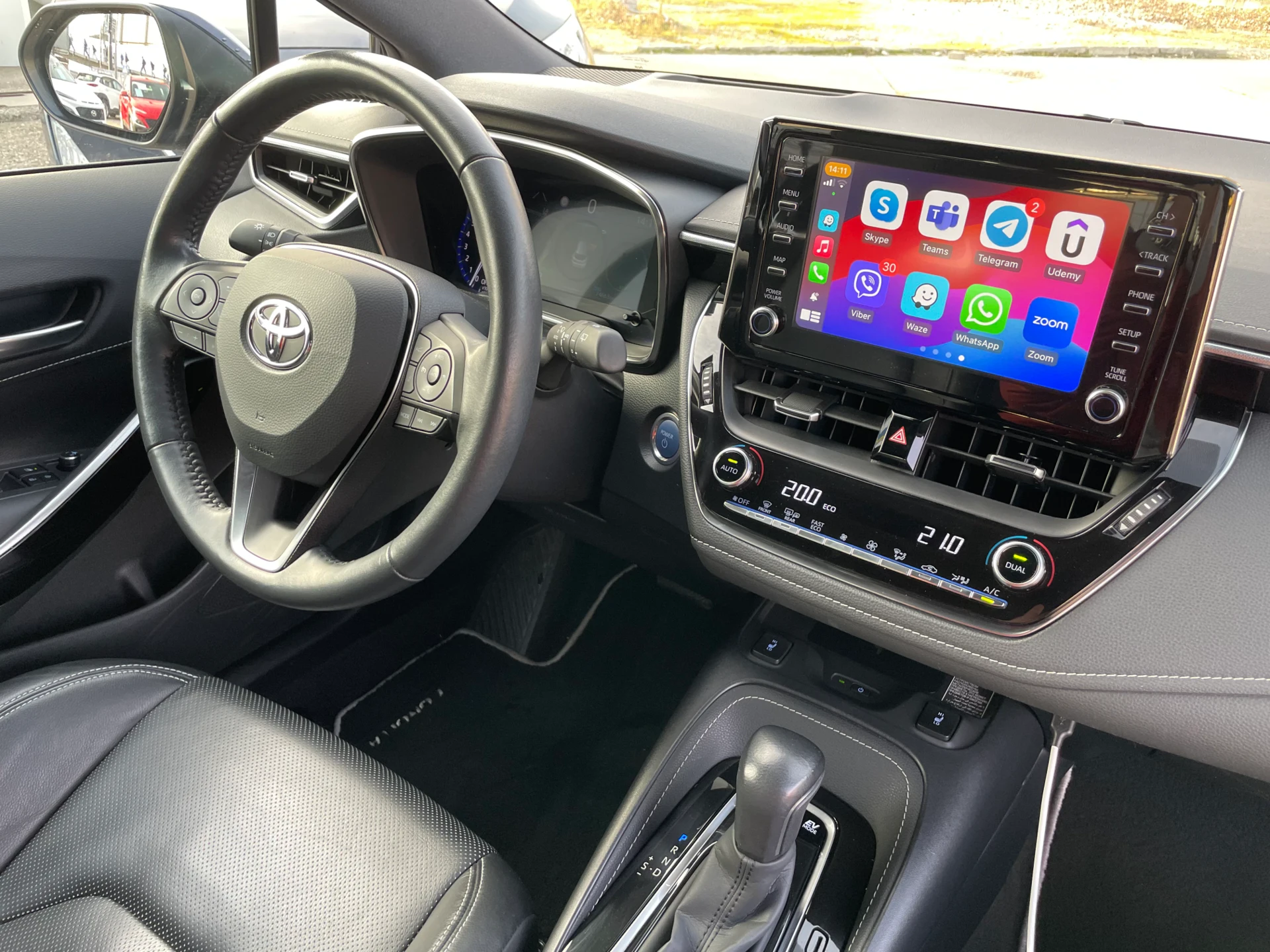 прокат Toyota Corolla Combi Touring Sport 1.8 Hybrid фото 6